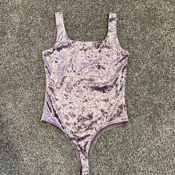 Francesca's Collections Velvet Bodysuit in Purple - Picture 1 of 1